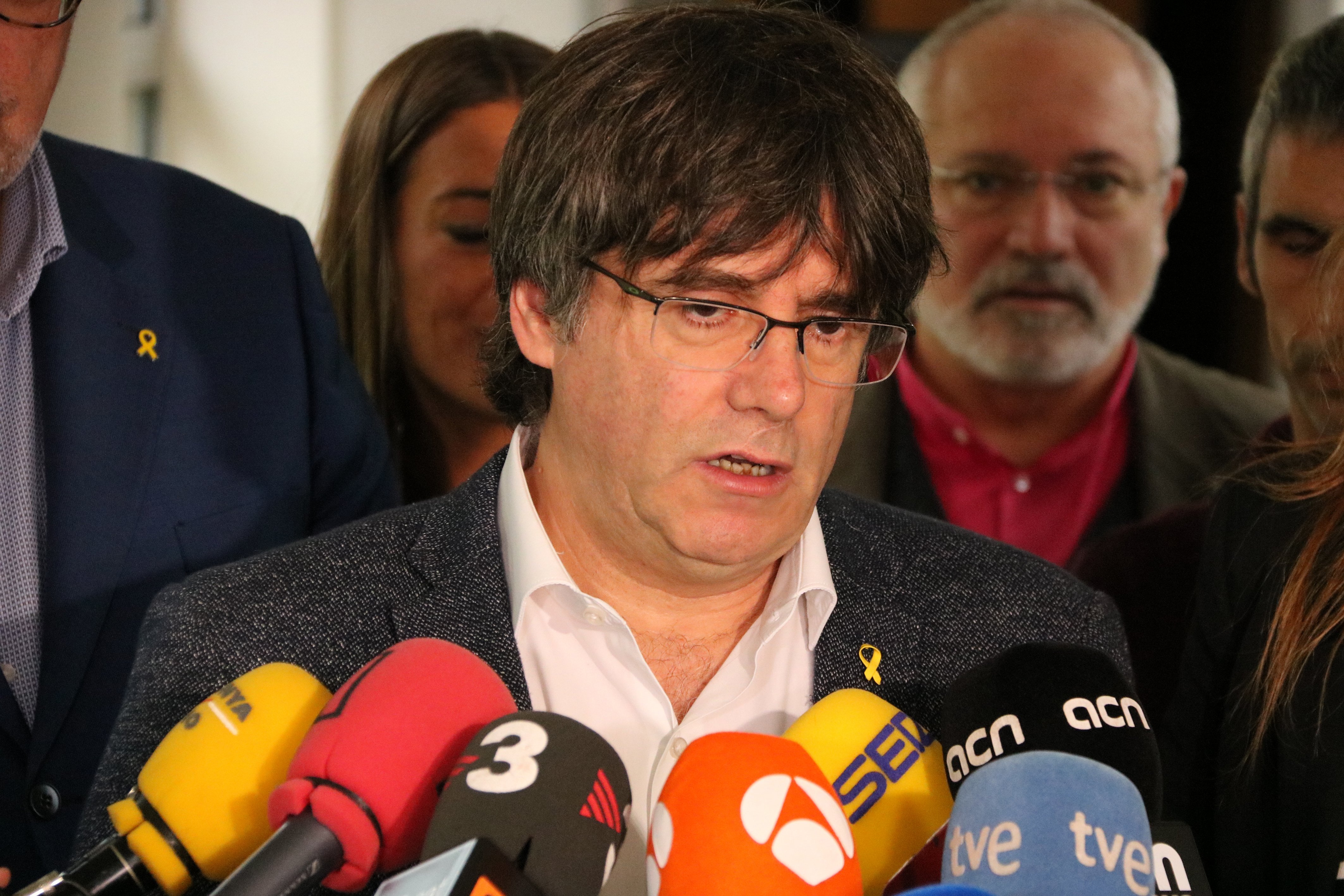 Puigdemont apoya a Junqueras: "Le han vulnerado sus derechos y los de sus electores"
