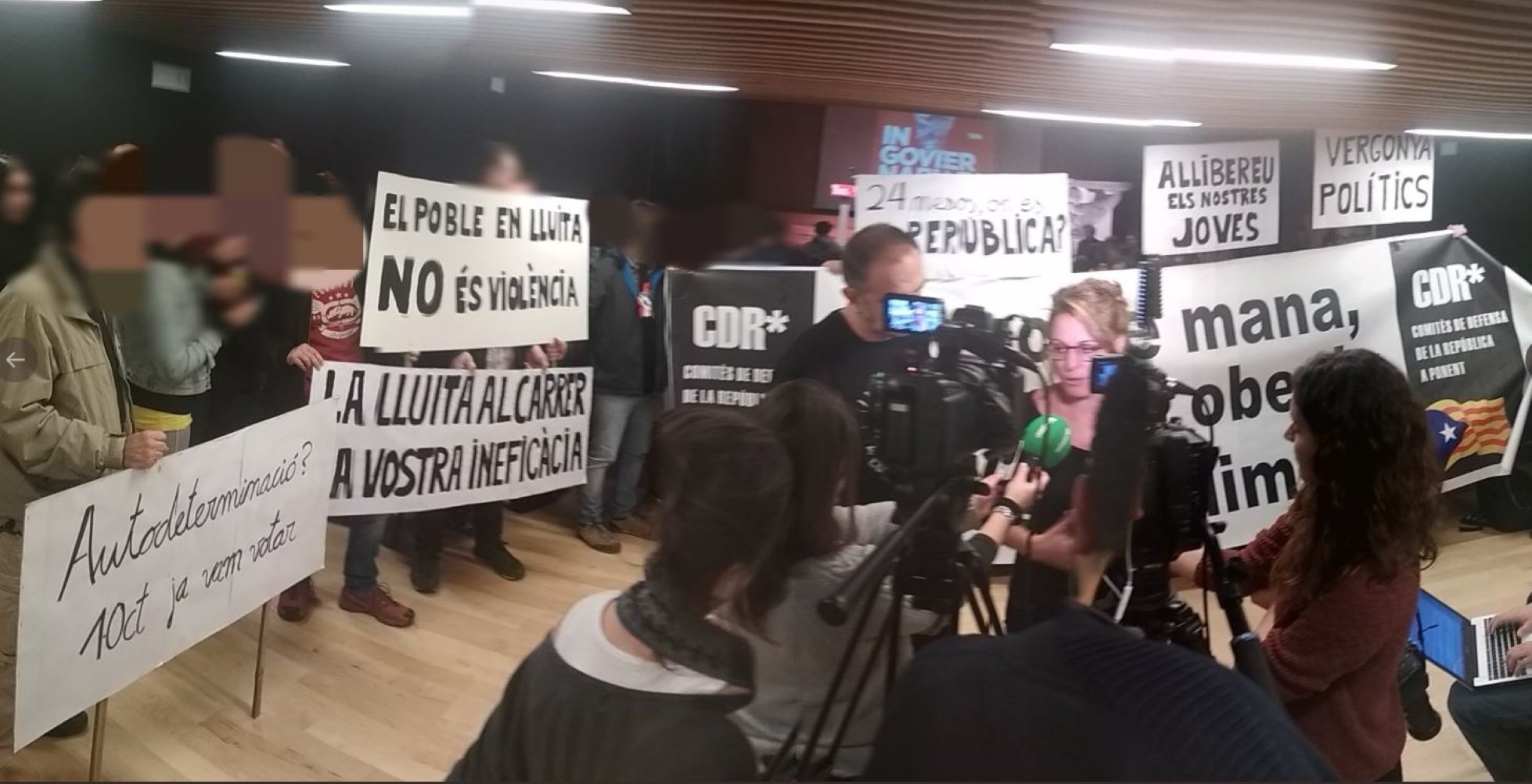 Protesta de los CDR en un acto de la CUP