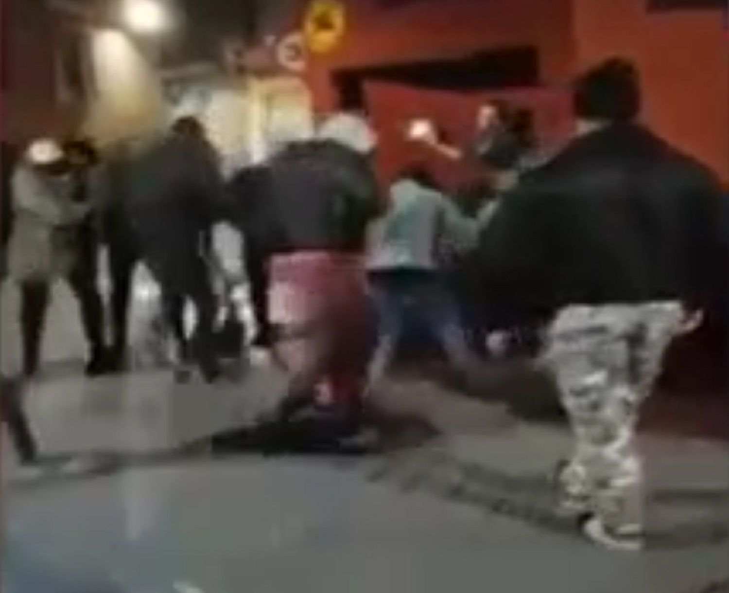 Ascendeixen a set els detinguts per la pallissa a una jove a la porta d'un pub a Múrcia