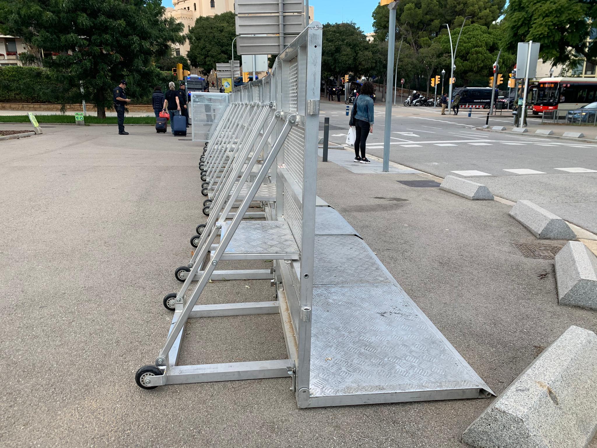 Les noves tanques dels Mossos blinden la visita del Rei