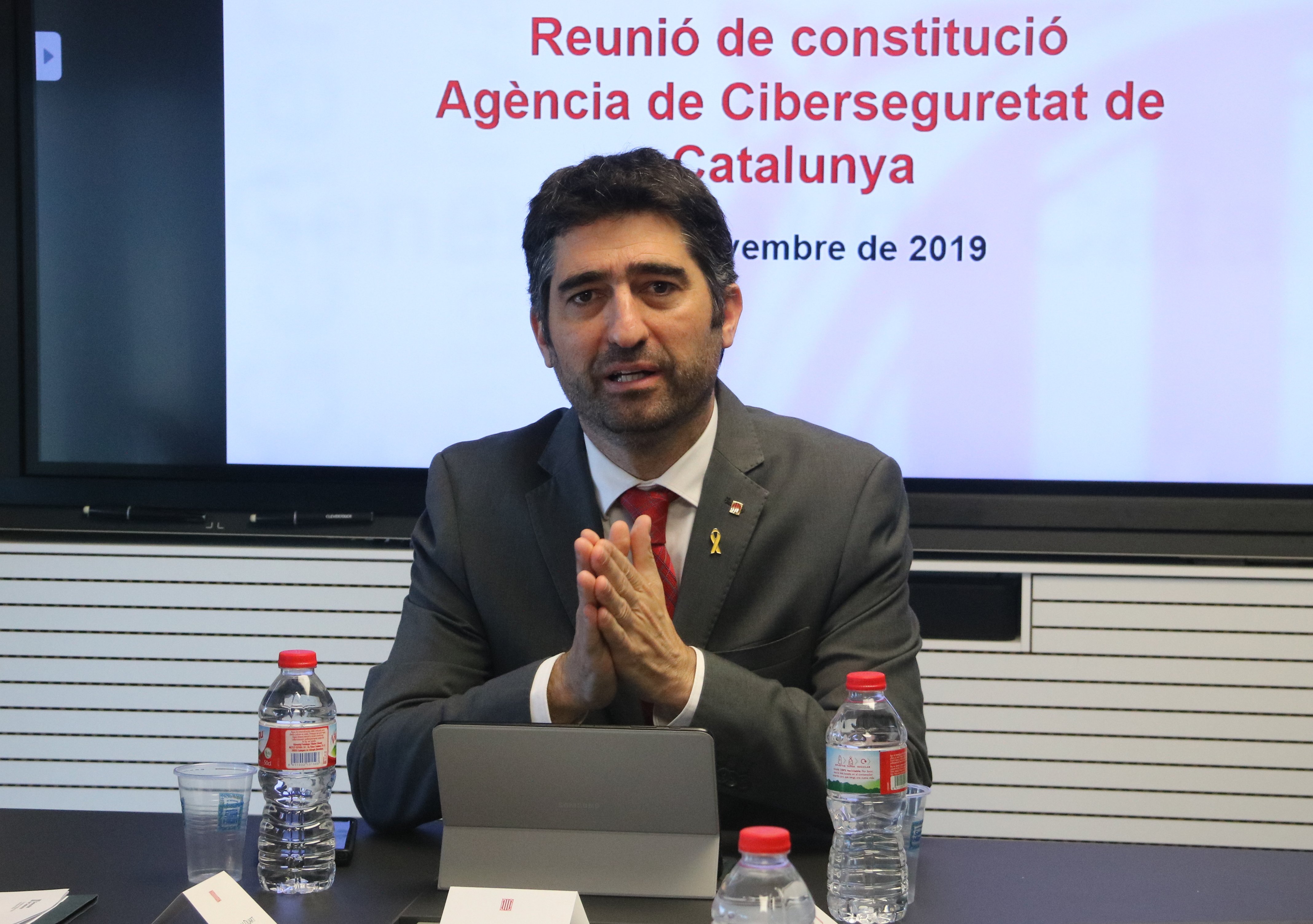 Puigneró se hace cruces de la nueva versión del 'España antas roja que rota"