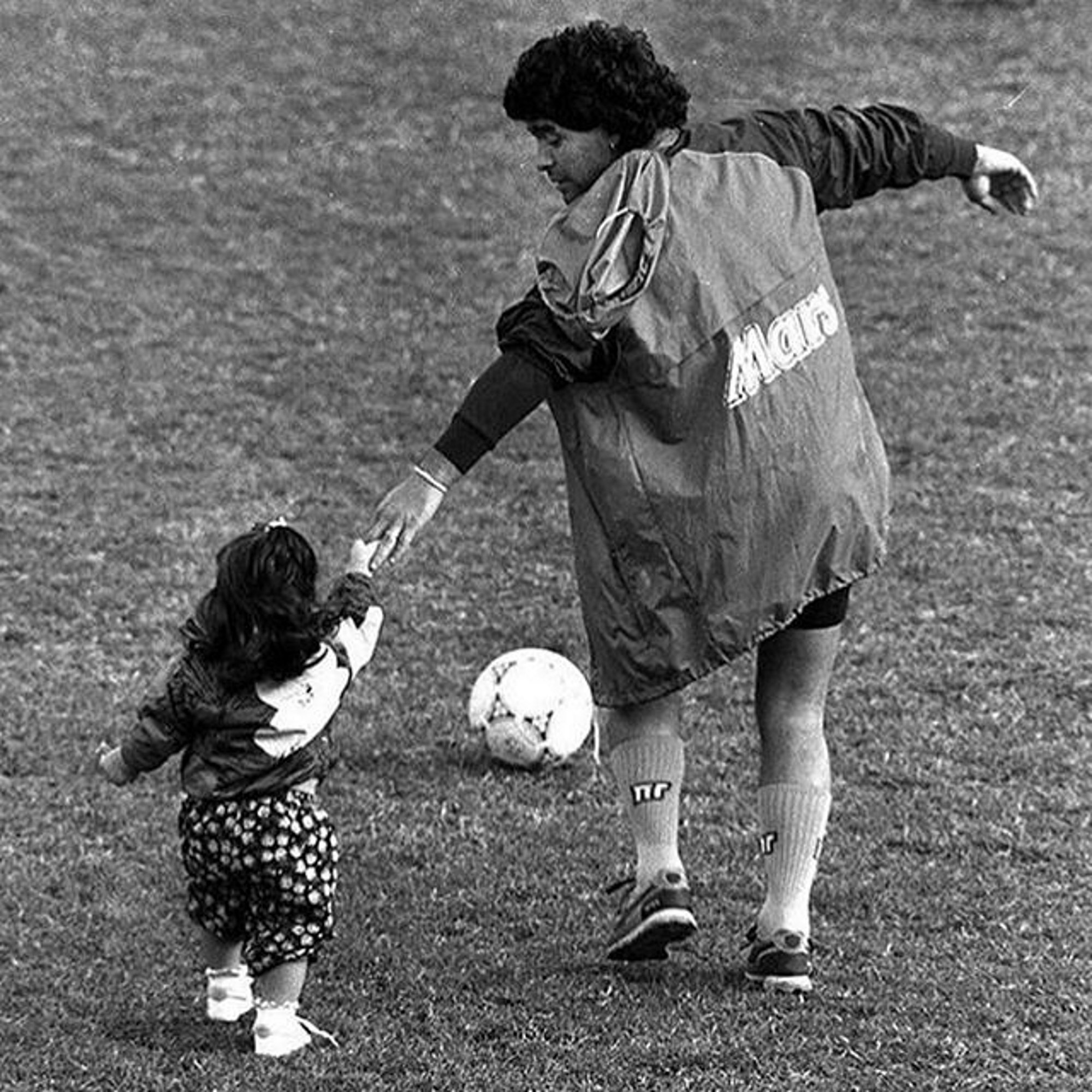 Maradona esclata contra la seva filla: "No m'estic morint, no els deixaré res"