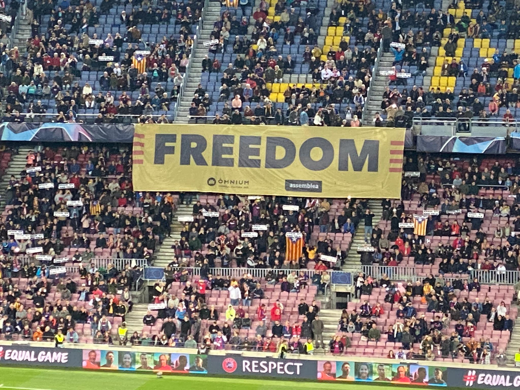 El Camp Nou no se rinde: "Freedom"