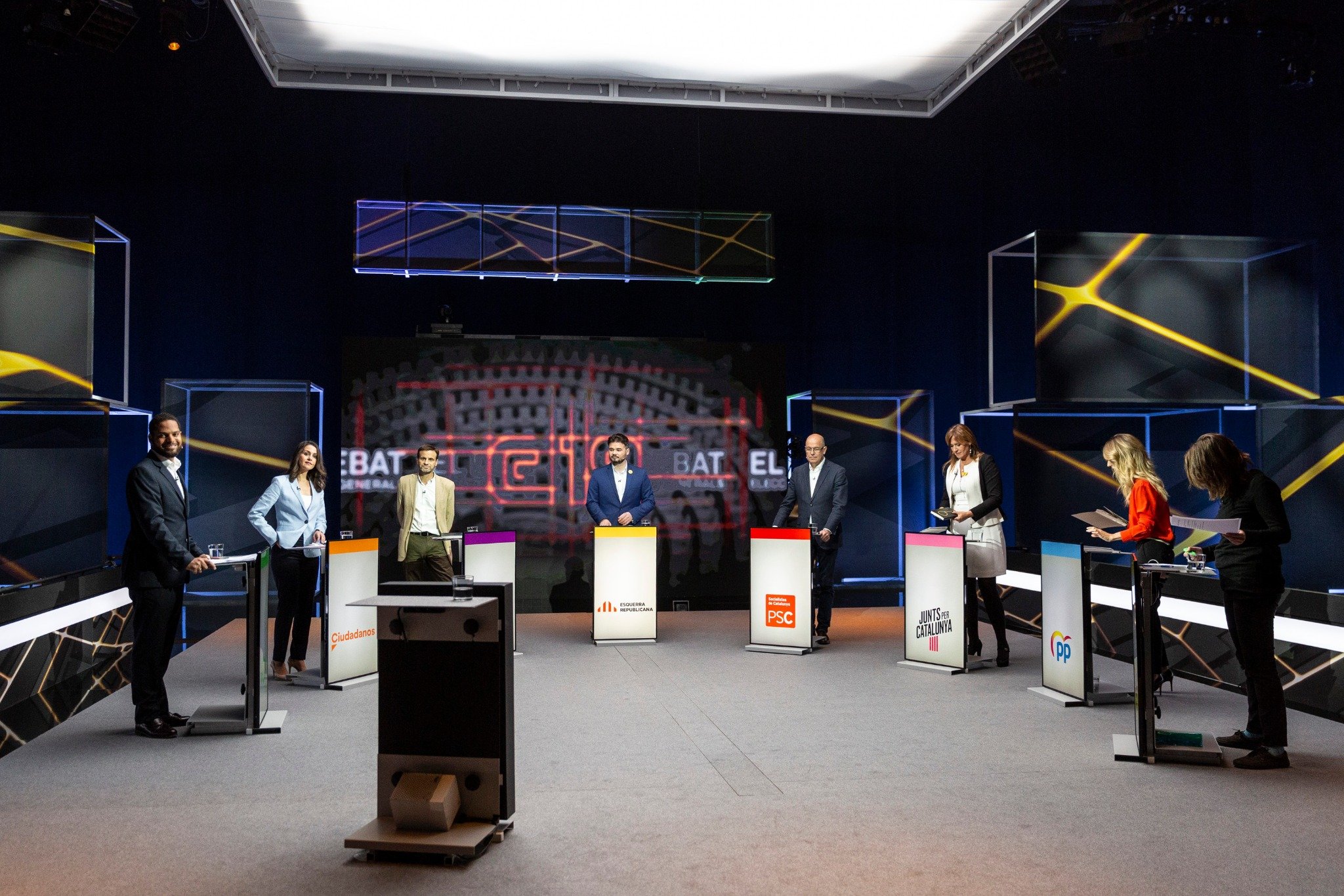 Dur debat de candidats a TV3