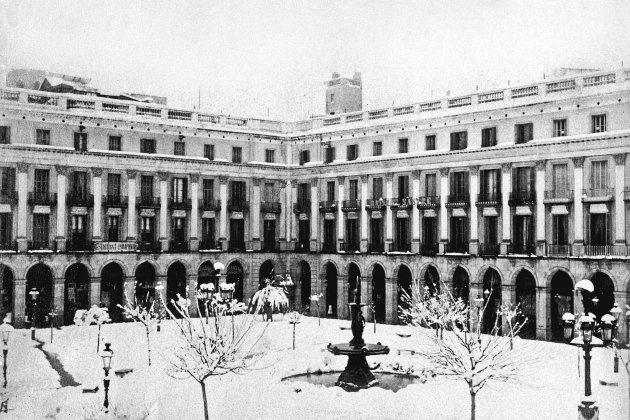 Plaça Reial 1885. AFB Antoni Esplugas Albertí Ed