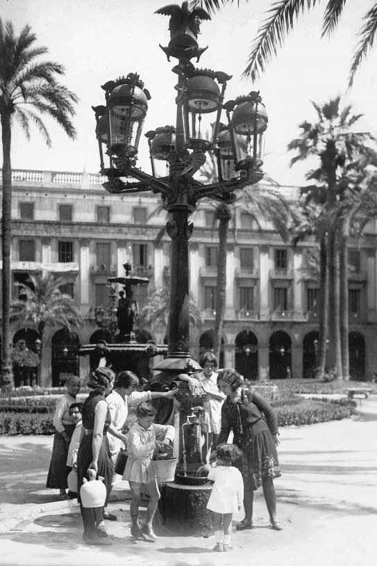 Plaça Reial 1920 aigua font