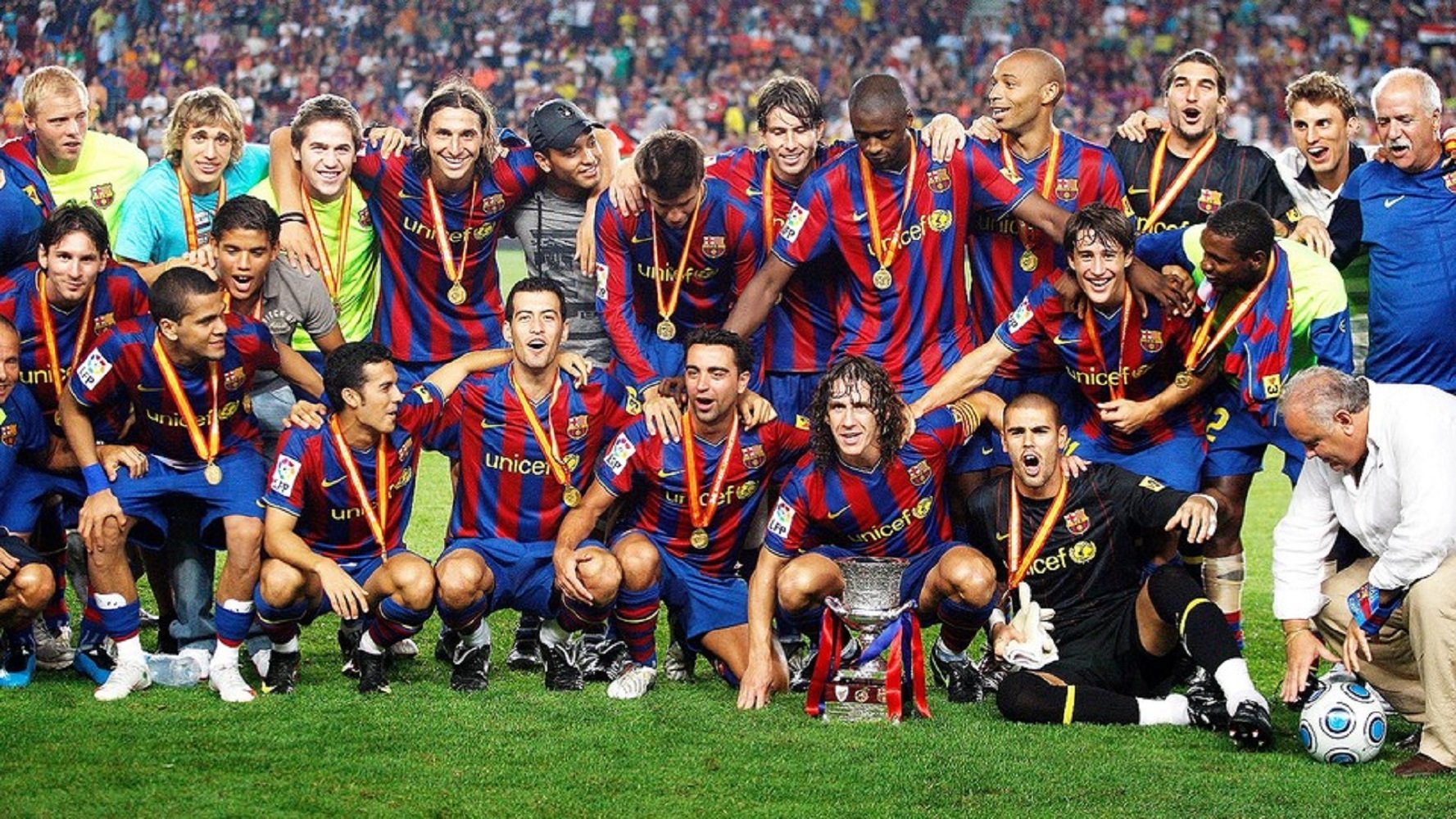 El Barça olvida a dos de sus jugadores más emblemáticos en el vídeo de La Masia