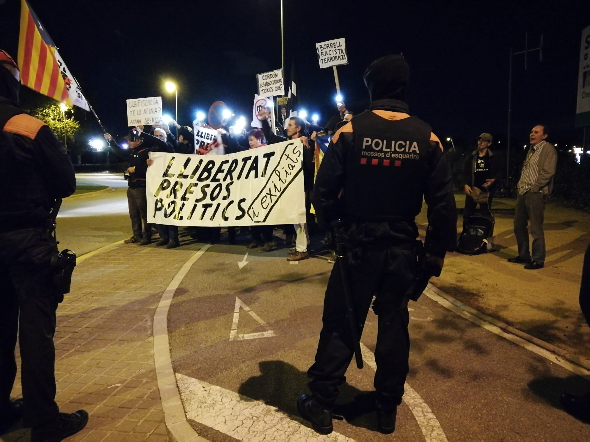 El TSJC absol dos independentistes condemnats a presó per una protesta