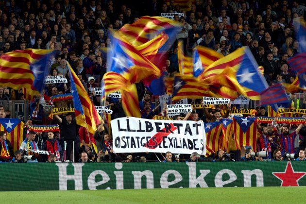 campo nuevo barcelona libertad presos politics pancarta esteladas barca EFE