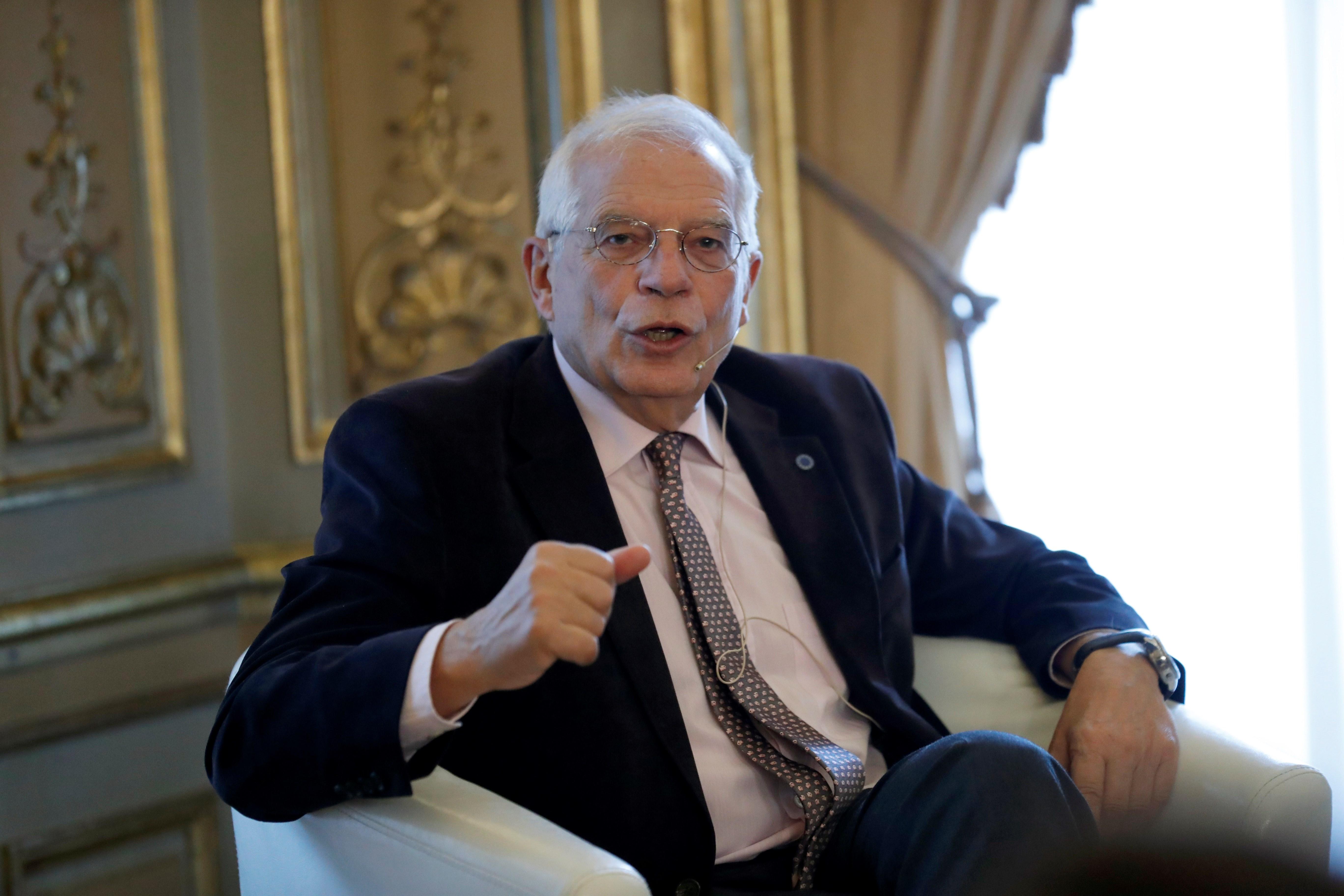 Borrell tiene bajo vigilancia a cónsules acreditados en Barcelona