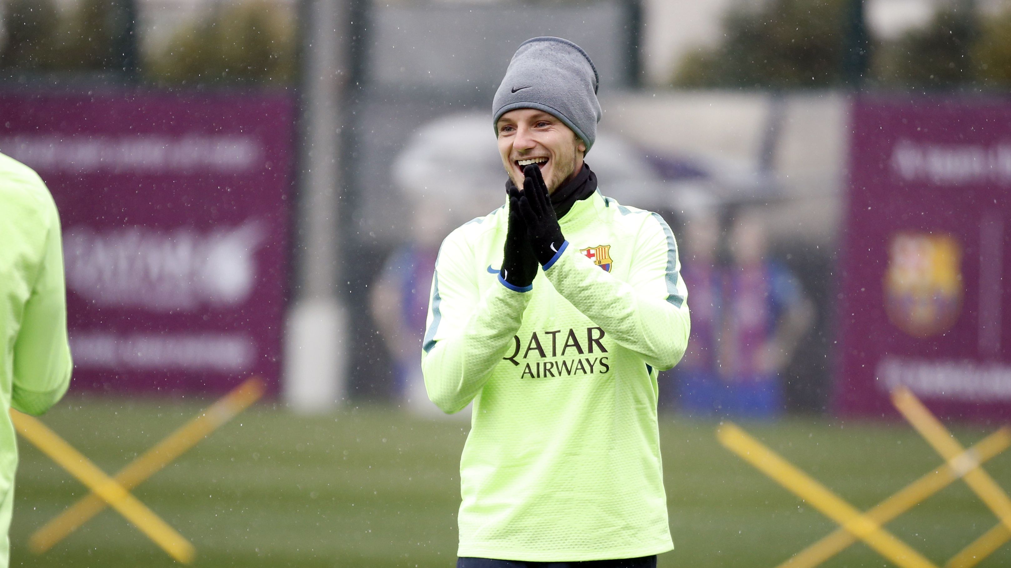 Rakitic: “Vull seguir molts anys al Barça”