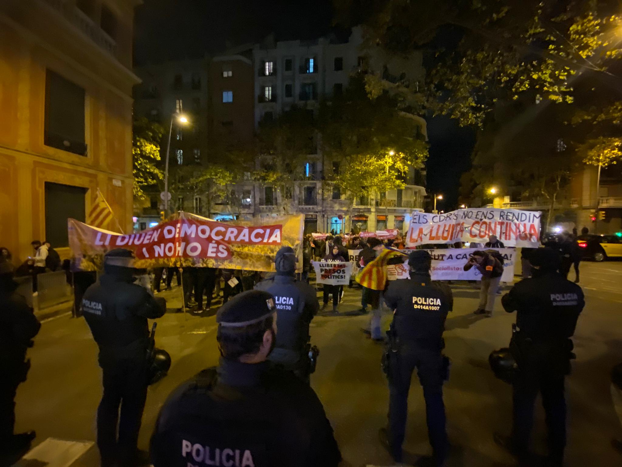 Els CDR es tornen a manifestar contra Sánchez a Barcelona