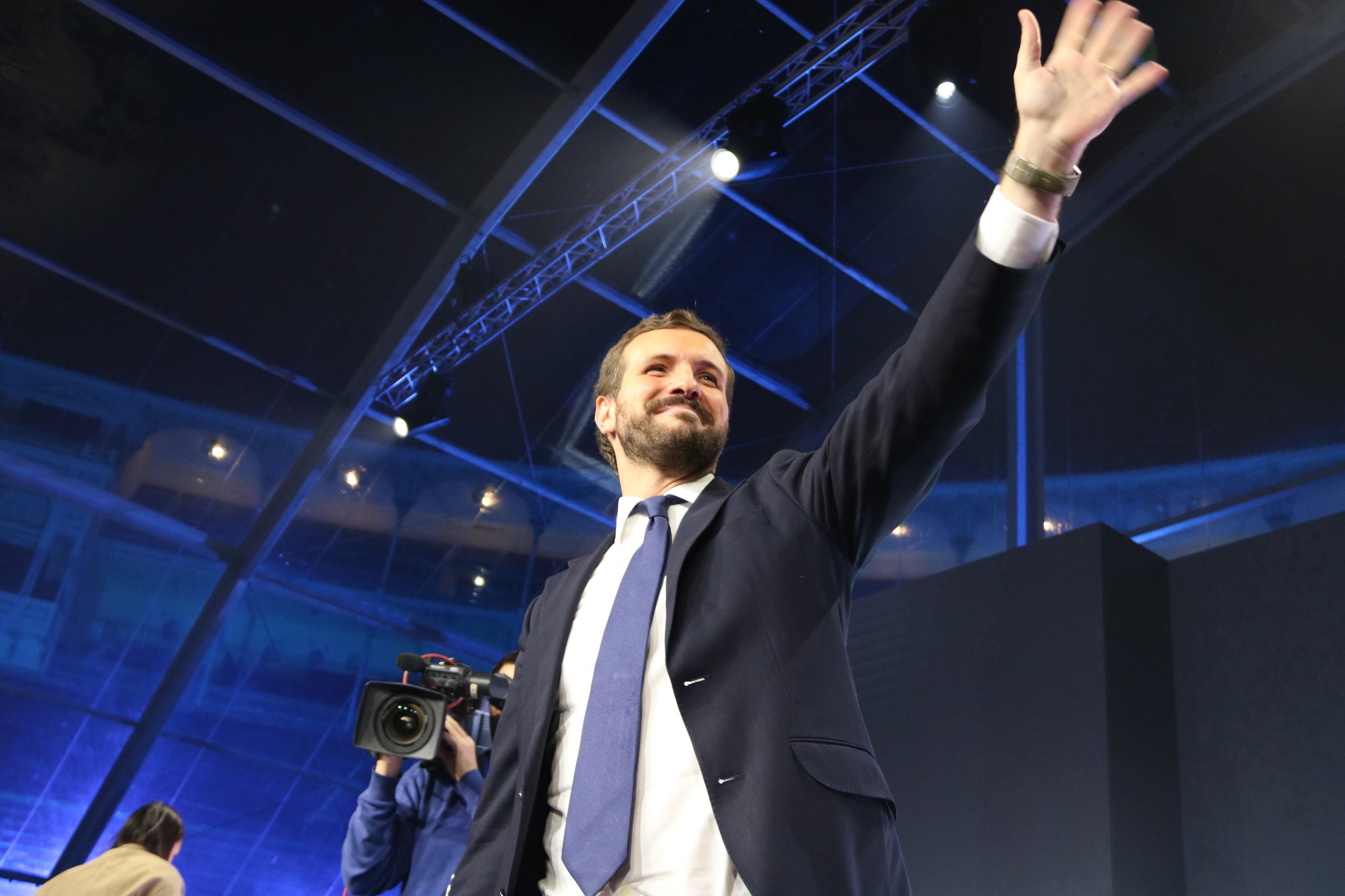 Casado diu estar en "empat tècnic" i interpel·la els votants del PSOE, Cs i Vox