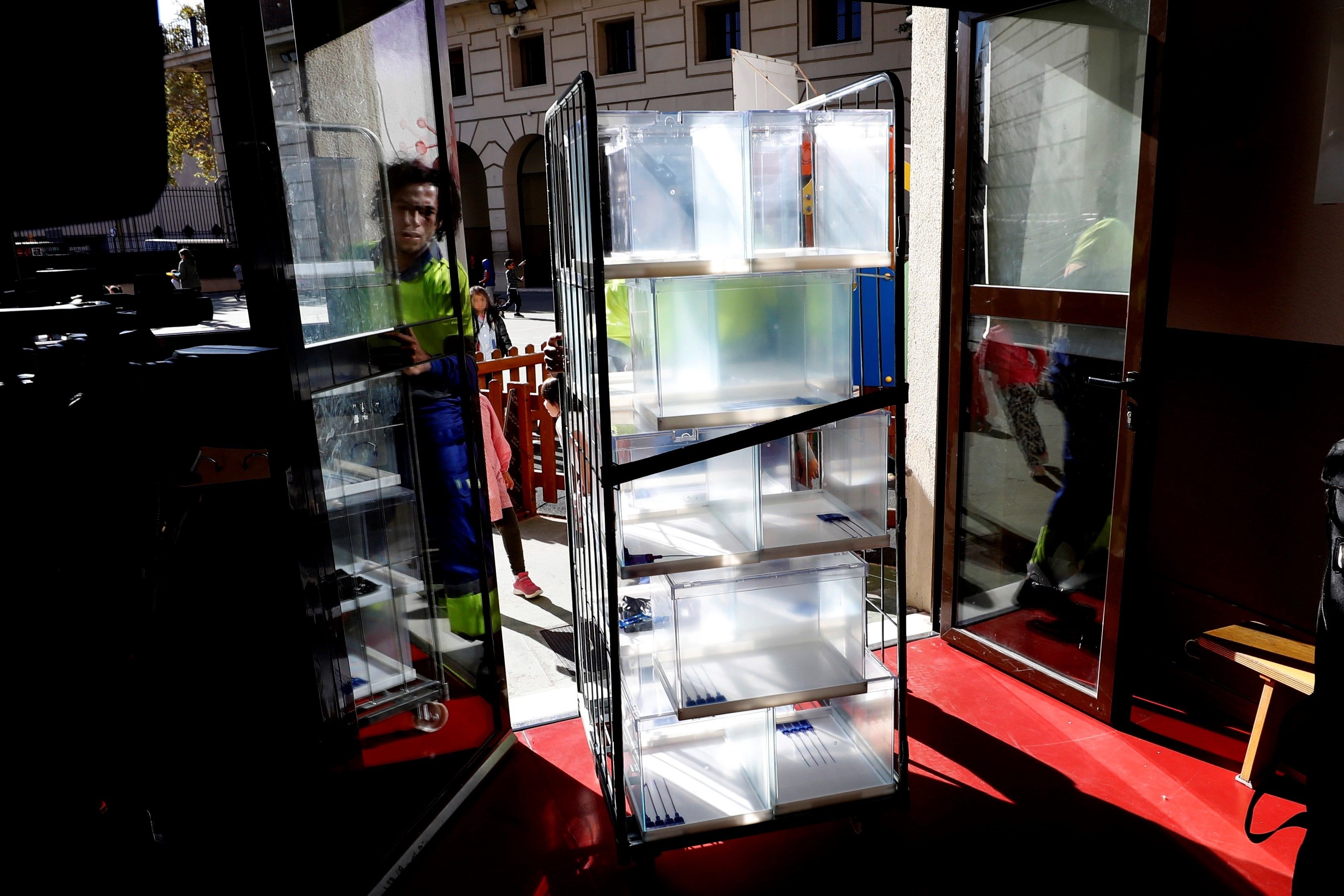 Els consolats i oficines habilitades per al vot exterior obren aquest dissabte