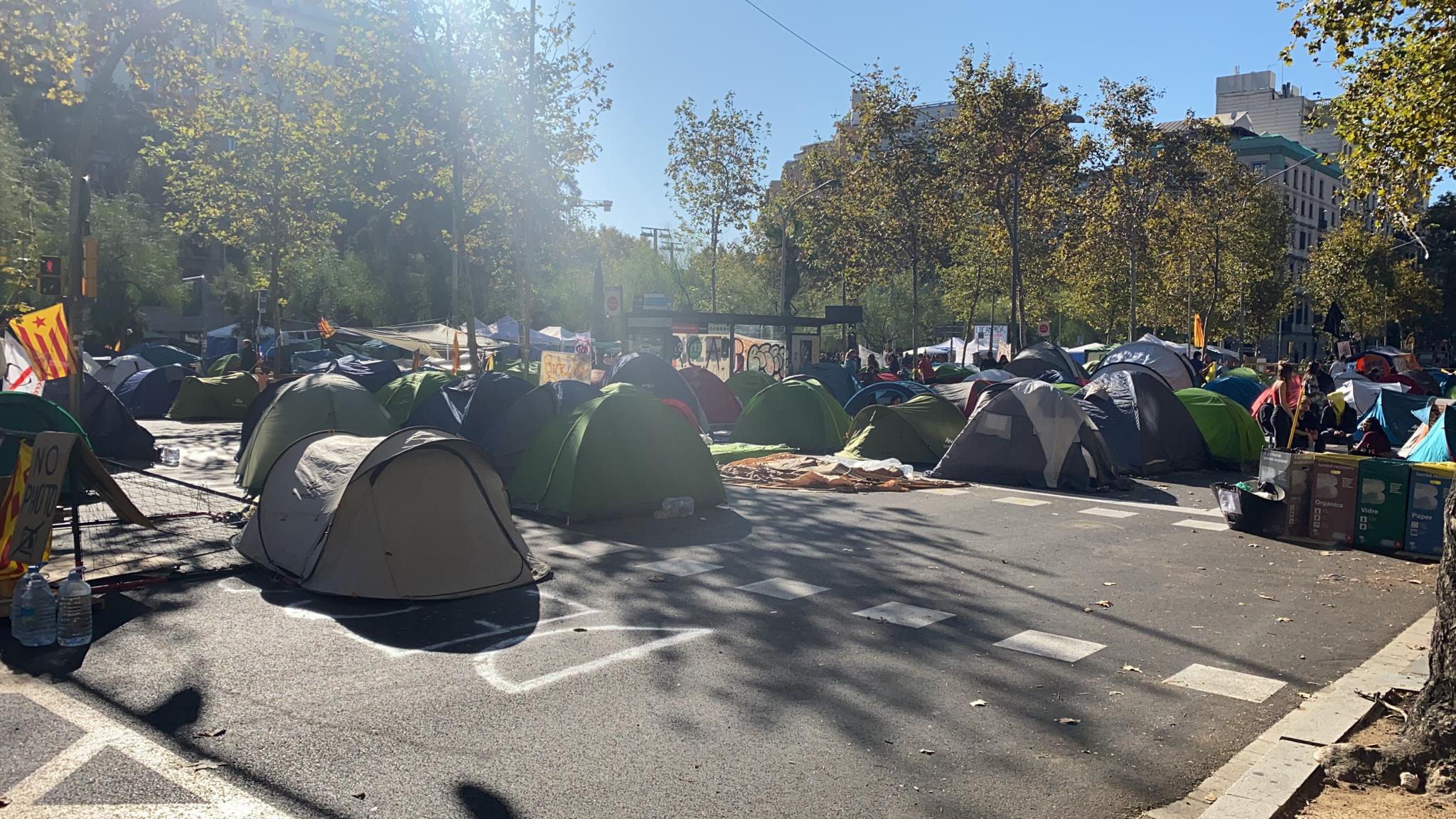 acampada es demonta tenda universitat generació 14 O Adrià Rovira