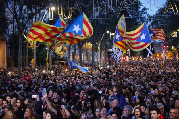 acte tsunami democratic jornada reflexio plaça universitat estelades - Sergi Alcàzar