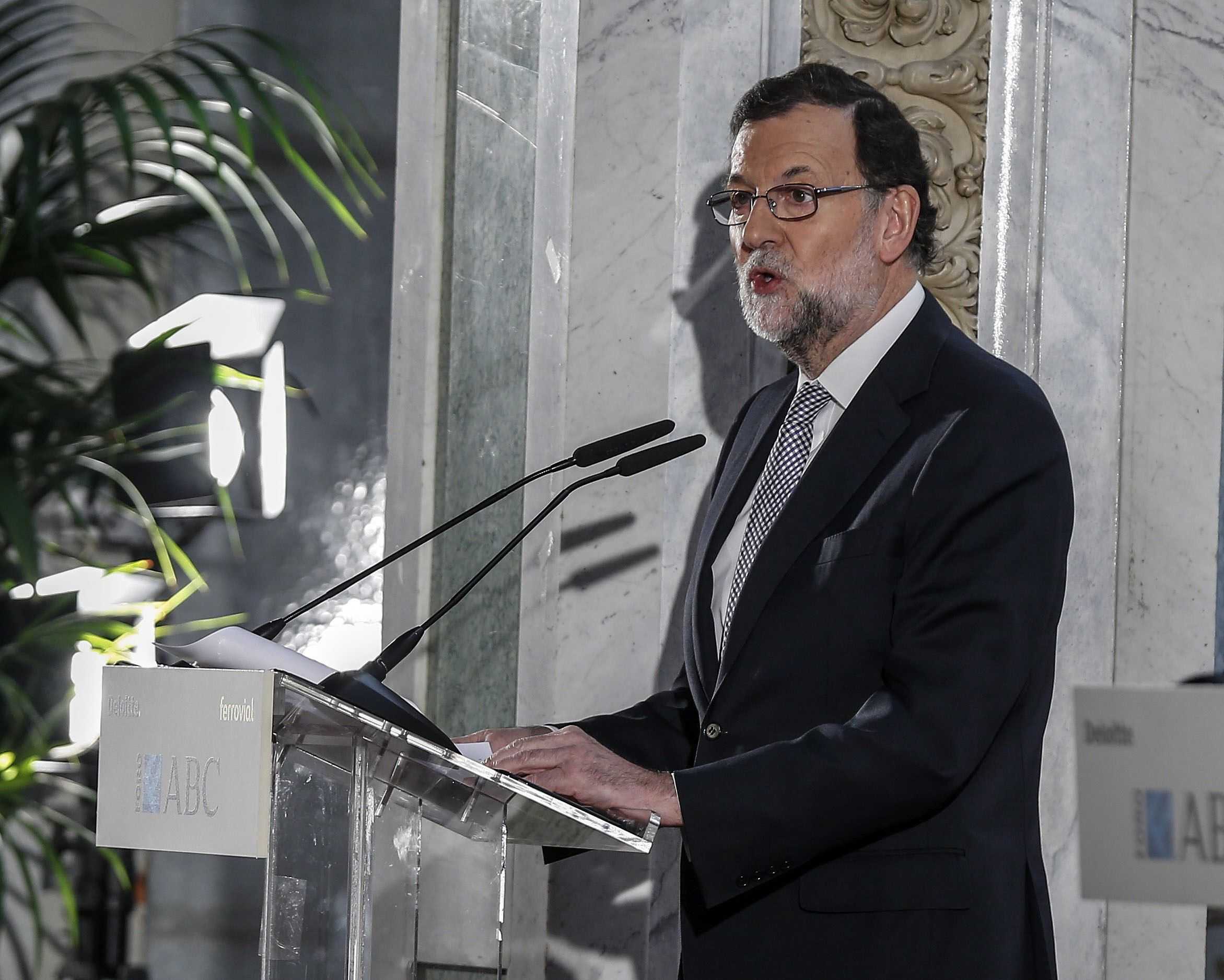 Rajoy l'espifia exigint a la Generalitat la web en castellà, cosa que ja fa