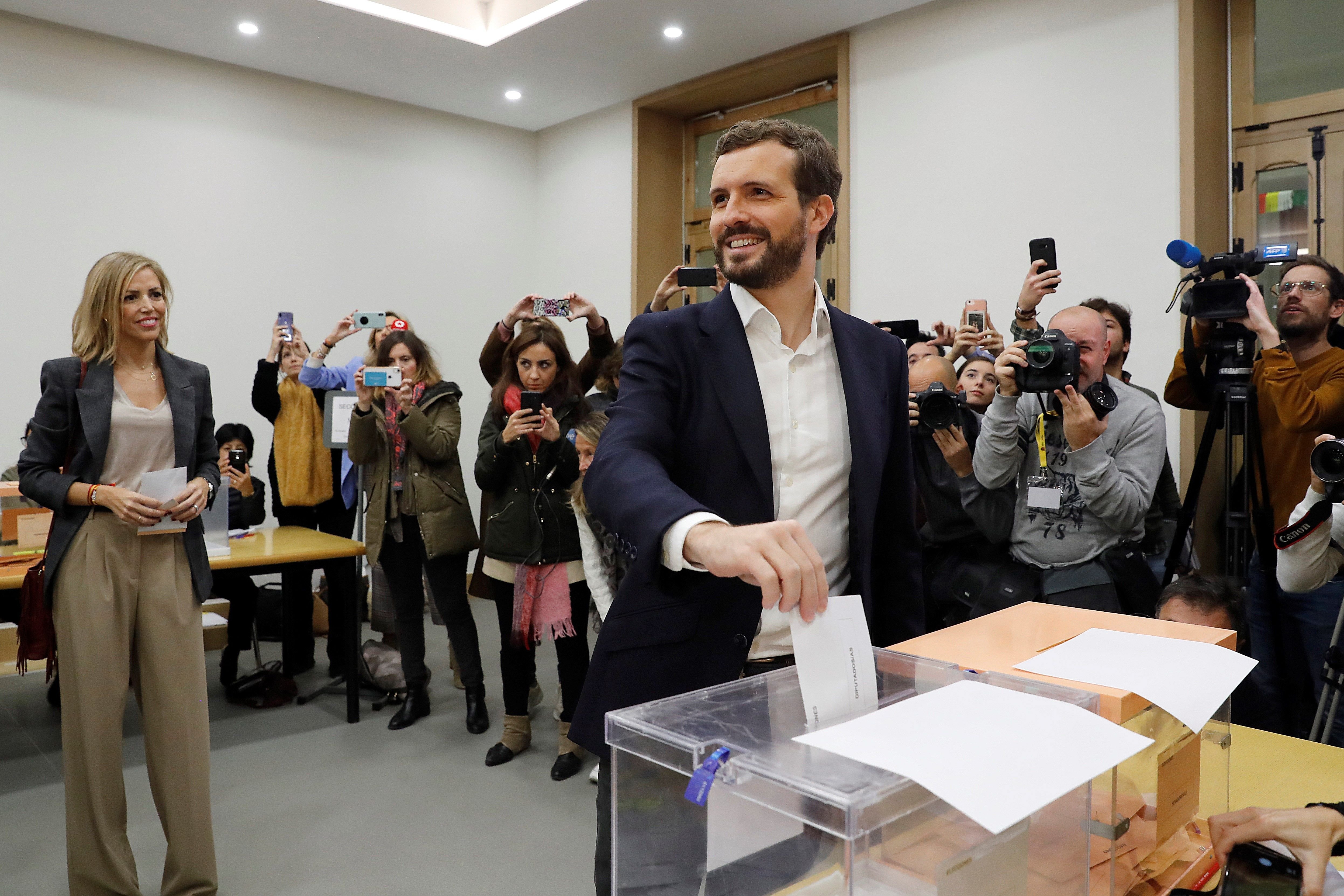 Casado pide la "unión" del voto para que haya "desbloqueo"