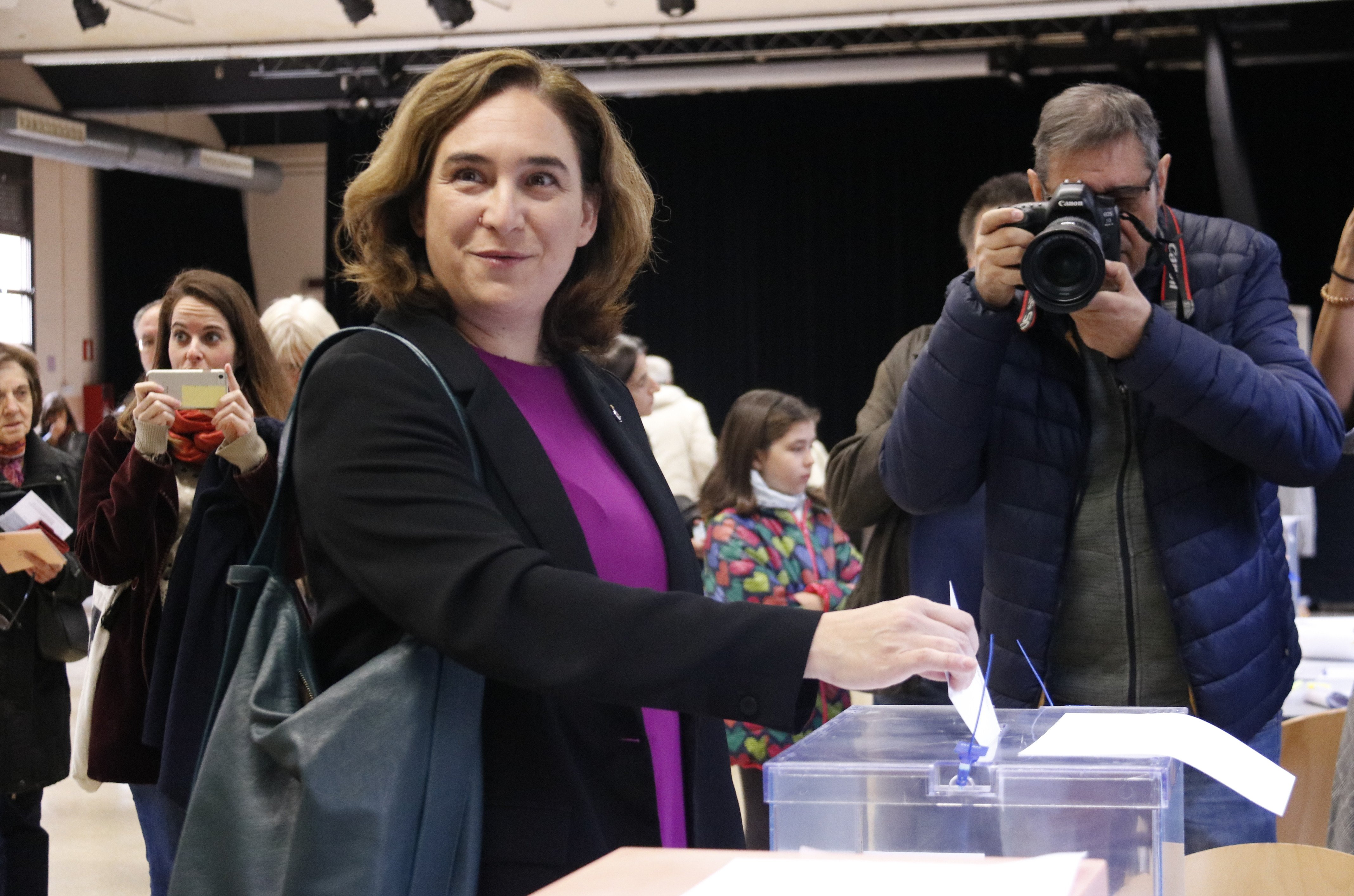 Colau insta a votar a les eleccions per "parar els peus a l'extrema dreta"