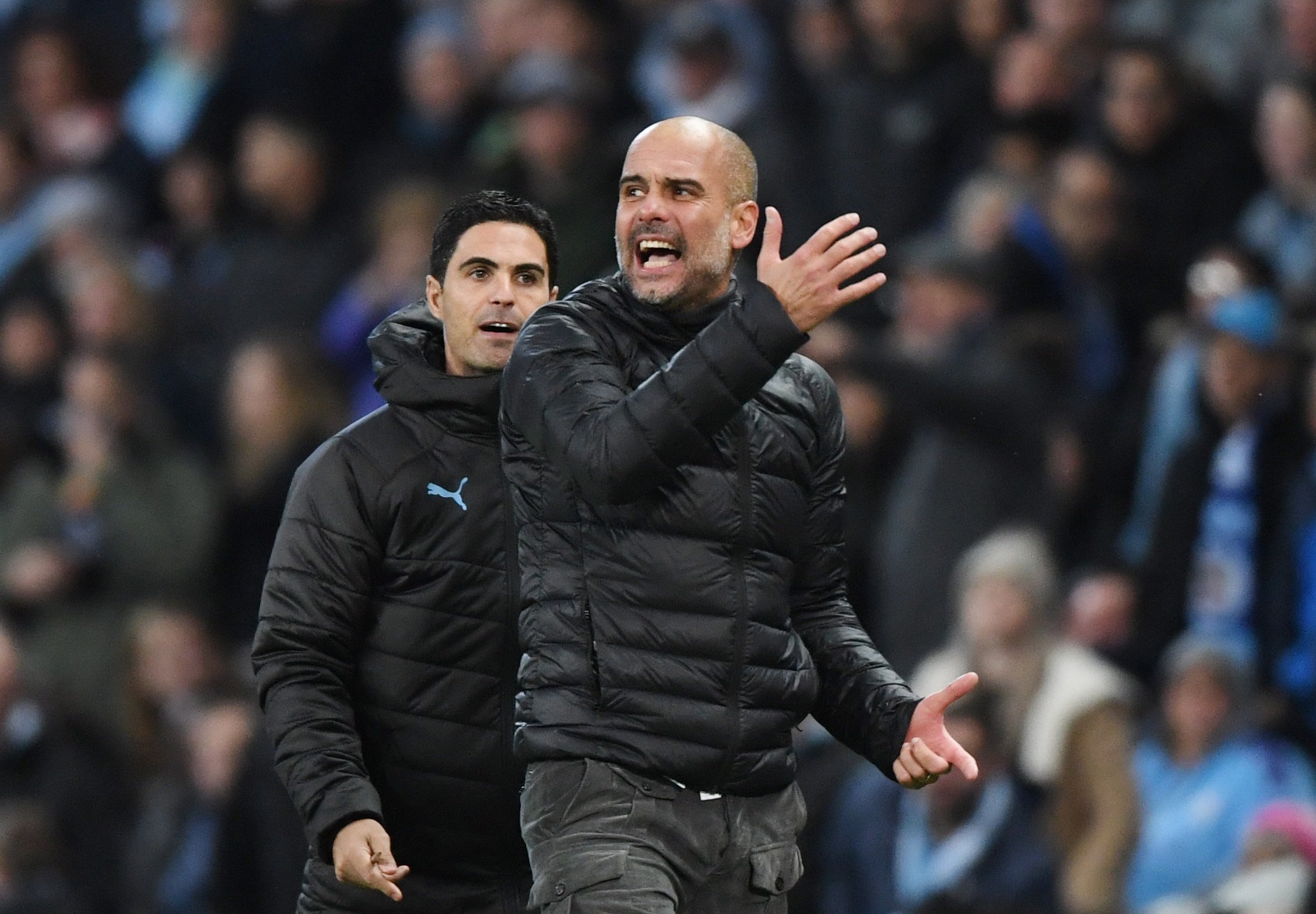 VÍDEO | Guardiola embogeix per la derrota a Anfield i ho paga amb l'àrbitre