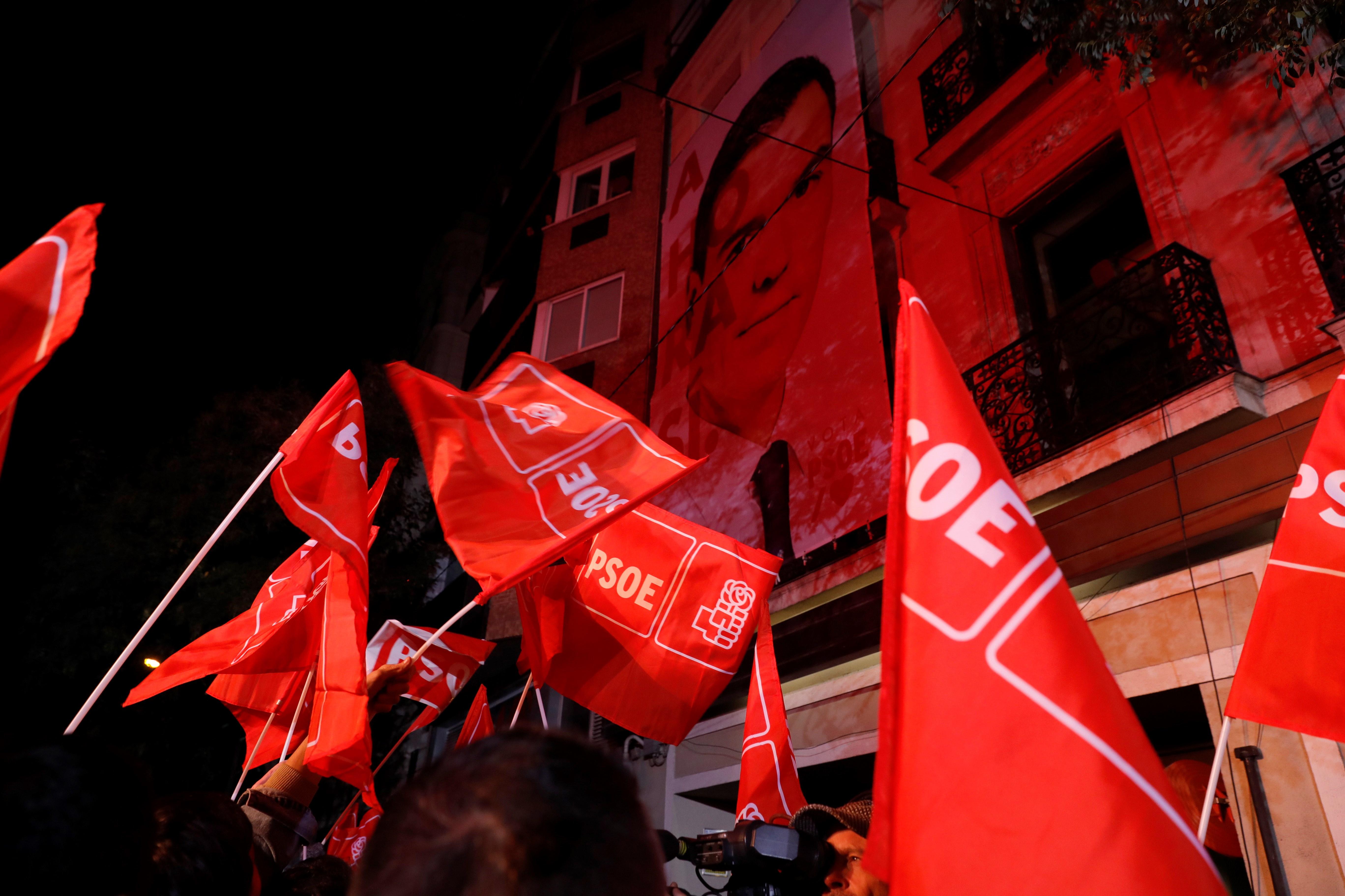 El PSOE consultarà a la militància sobre l’acord de coalició el 23 de novembre