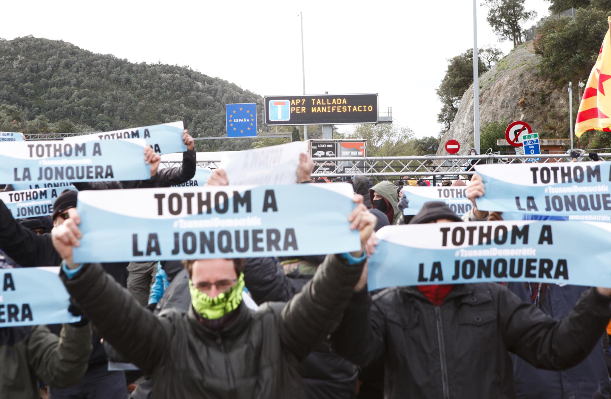 Tsunami al món: "O l'Estat entén el 'sit and talk' o el seu aïllament serà més gran"