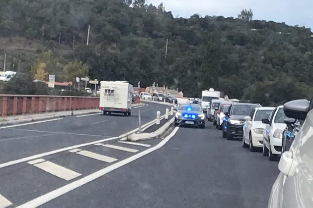 Corte|Trozo Jonquera carretera Pertús 2 gema|yema Liñán