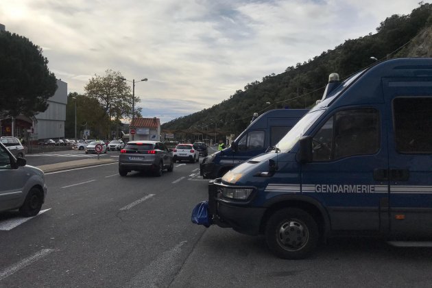 Gendarmerie paso secundario La Jonquera - Gemma Liñán