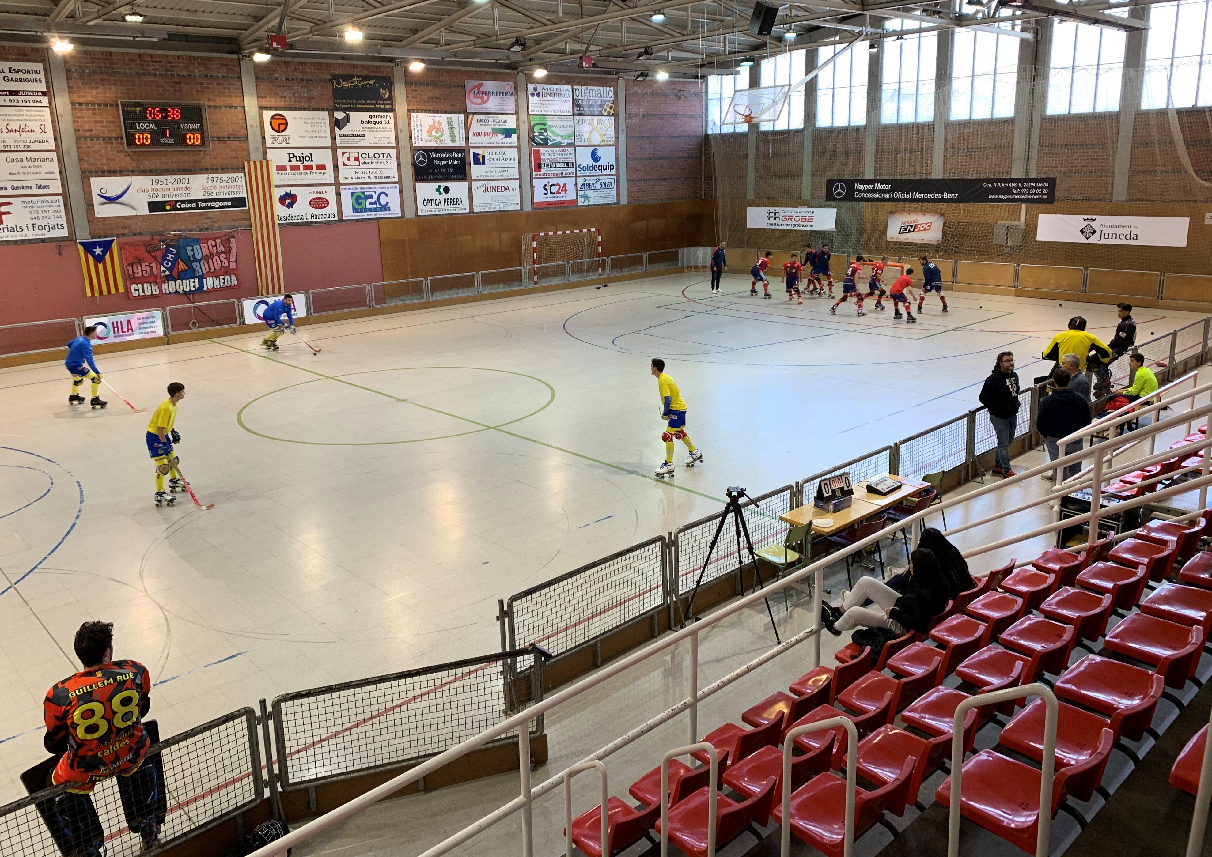 El filial del Caldes s’imposa per la mínima a la pista del Juneda i el Capellades, líder, ensopega