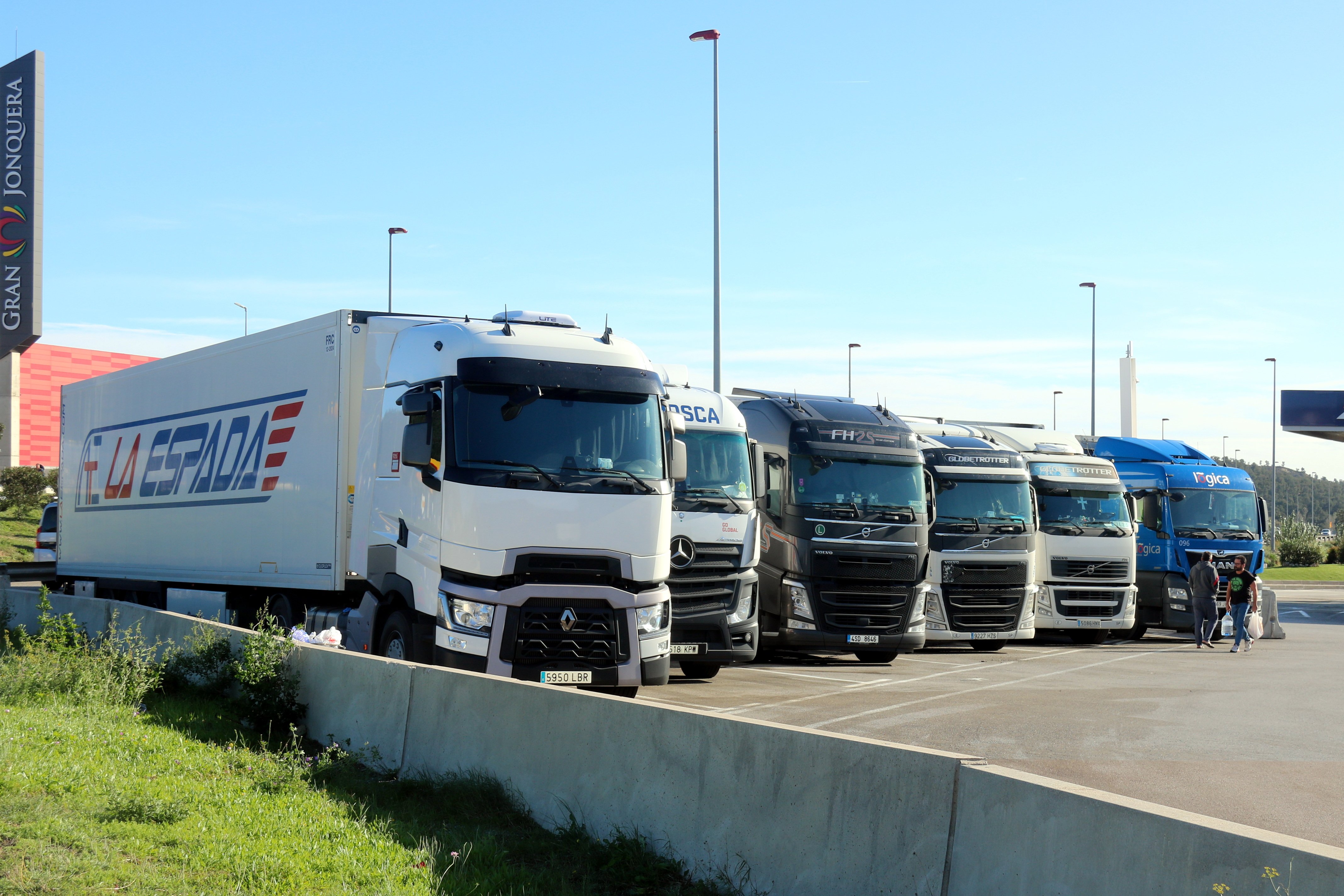 Los transportistas cifran en 15 MEUR las pérdidas diarias por el corte del Tsunami en la Jonquera