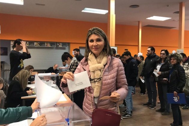 maria d elos llanos de luna vota tuit