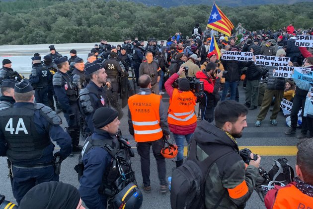 Corte|Trozo tsunami frontera la juncal - Mireia Comas