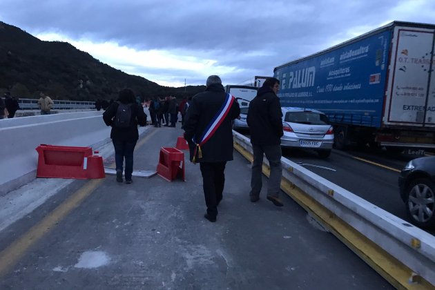 alcalde prados mollo corte|trozo tsunami la juncal - Gemma Liñán