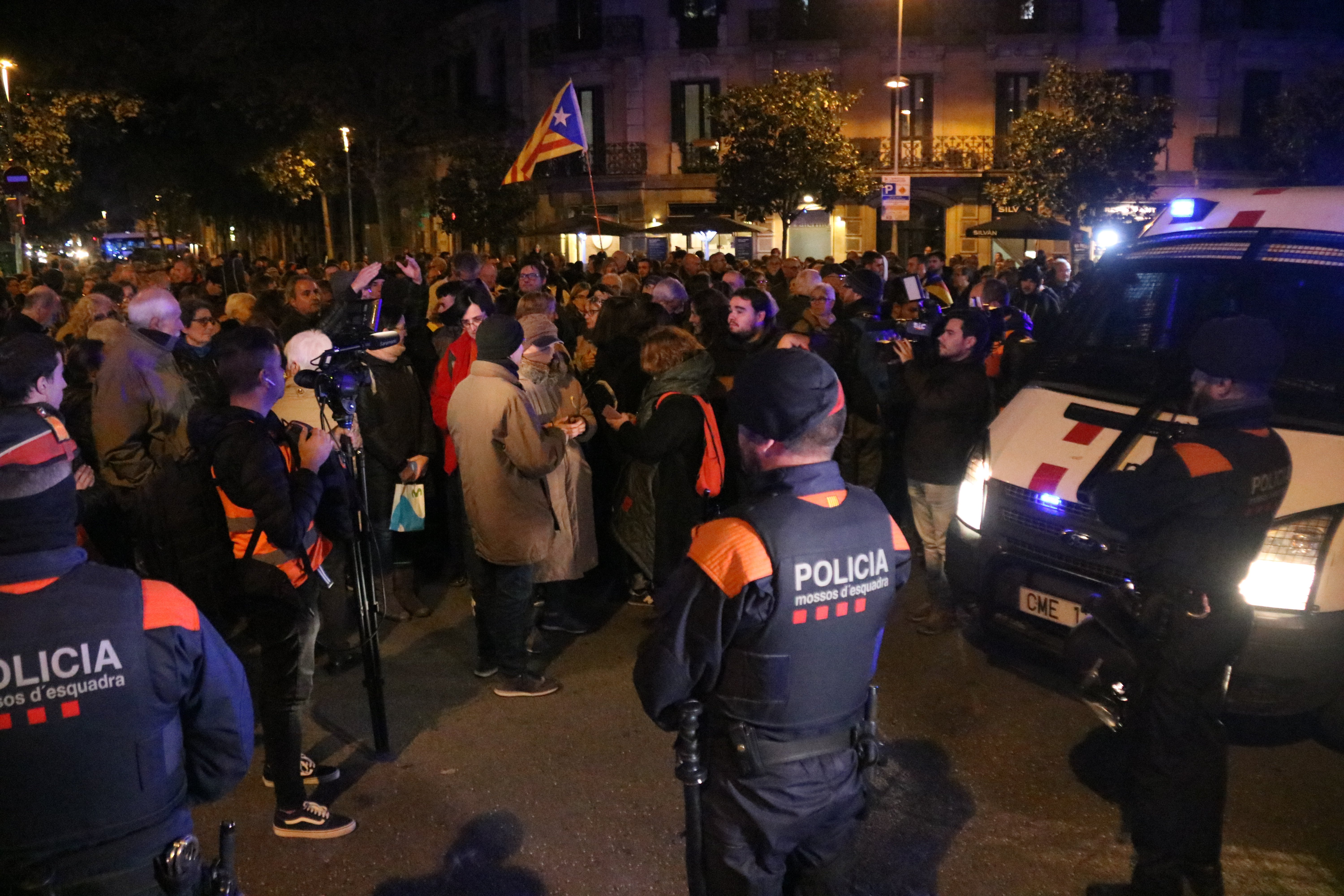 Manifestació de suport al tall de la Jonquera davant la delegació del govern espanyol