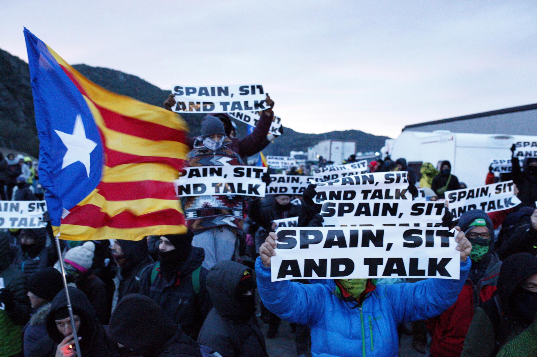 Spanish police case against 'Tsunami' protesters: a lorry, a router and a SIM card