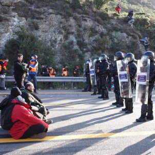 tall Jonquera Tsunami manifestants Mossos Mireia Comas tall Jonquera Tsunami manifestants Mossos Mireia Comas