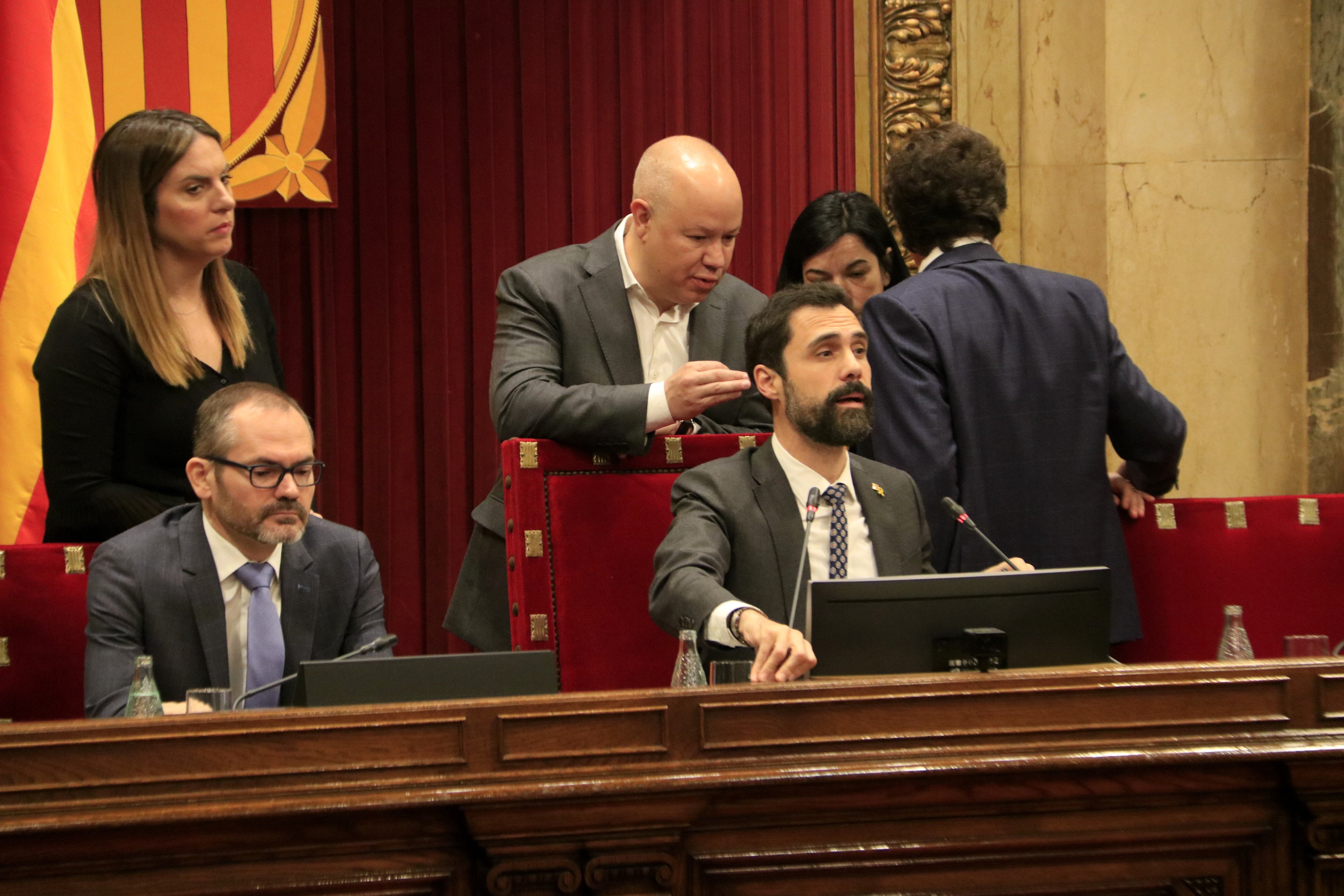 Alboroto en pleno por la moción de la CUP sobre la autodeterminación y el TC