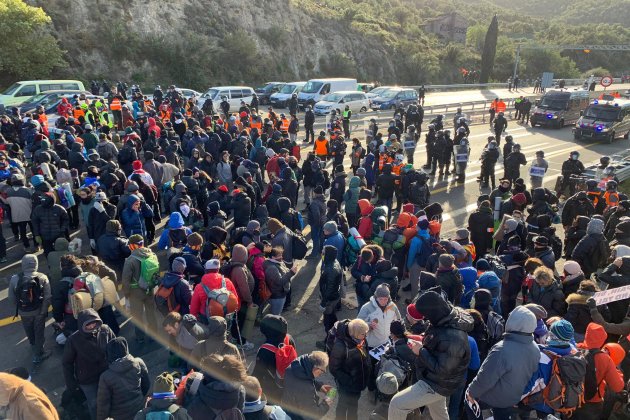 corte|trozo Jonquera Tsunami mossos Mireia Comas corte|trozo Jonquera Tsunami mossos Mireia Comas