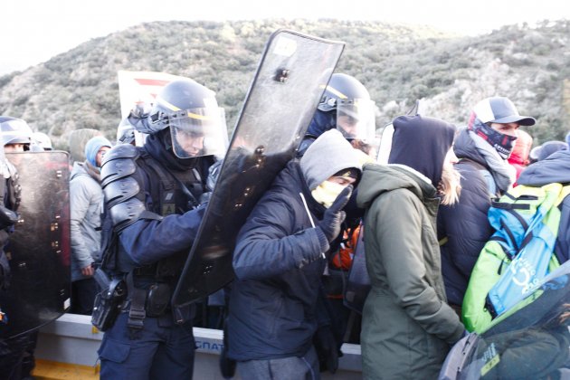 tall Jonquera Tsunami policia franesa  Mireia Comas