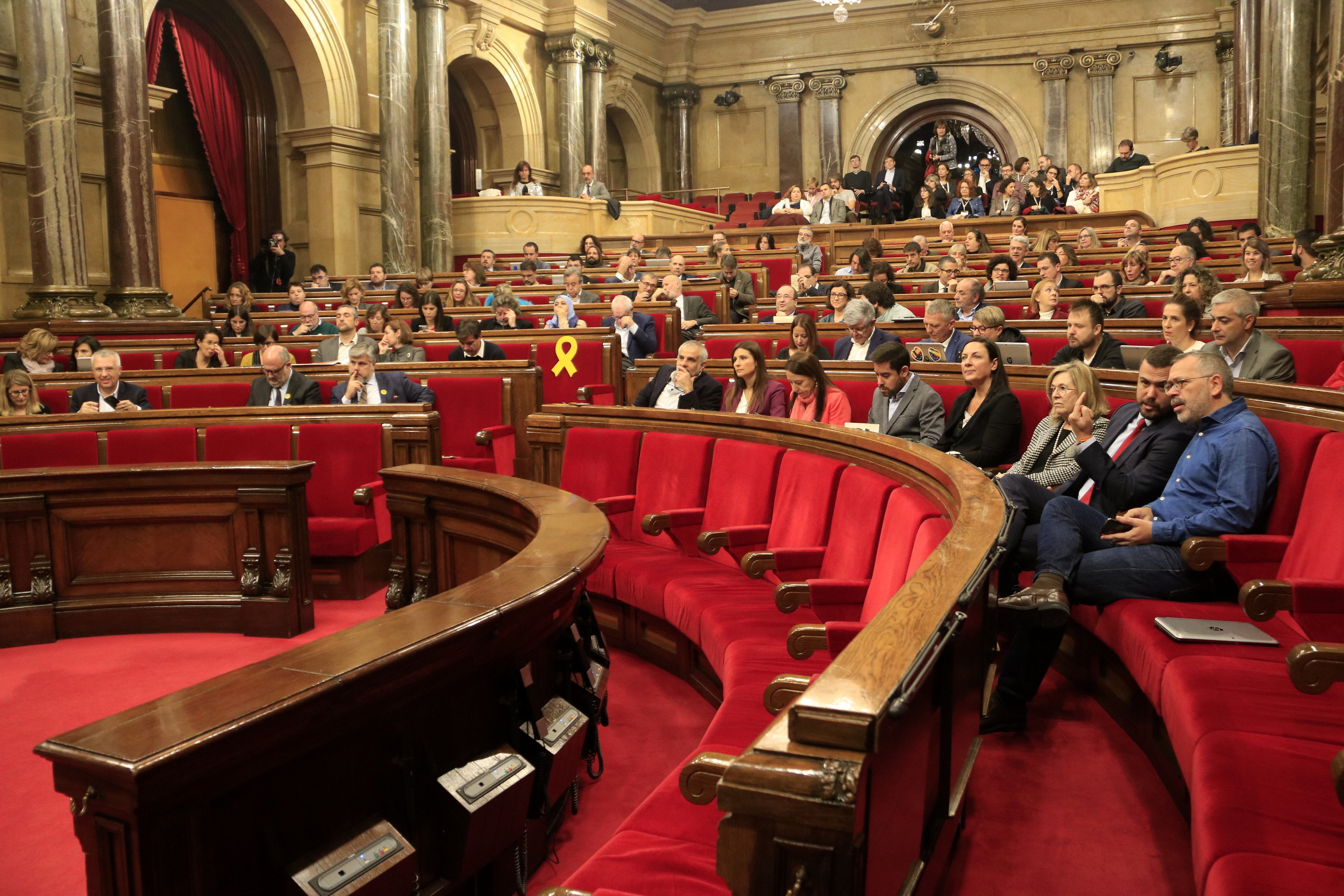 El Parlament revalida la autodeterminación 3 minutos antes de recibir el aviso del TC