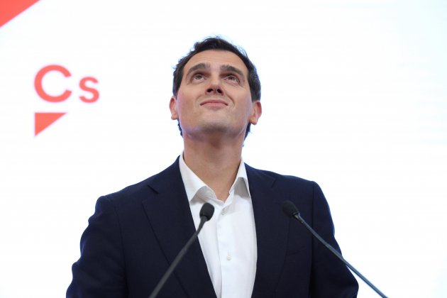 Albert Rivera marcha mira en el cielo EFE