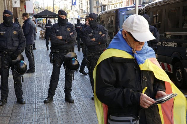 Concentració consolat frança a barcelona - Sergi Alcàzar
