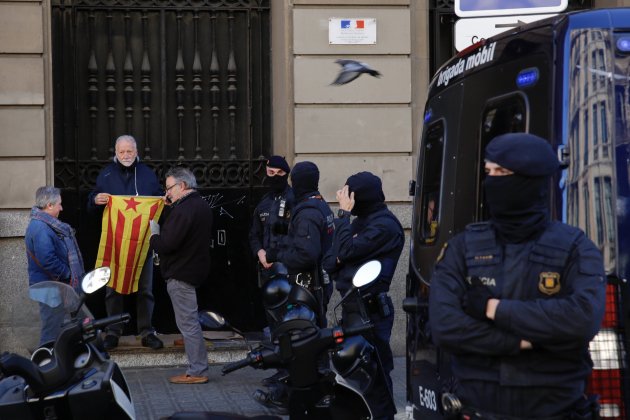 Concentració consolat francès Barcrelona CDR - Sergi Alcàzar