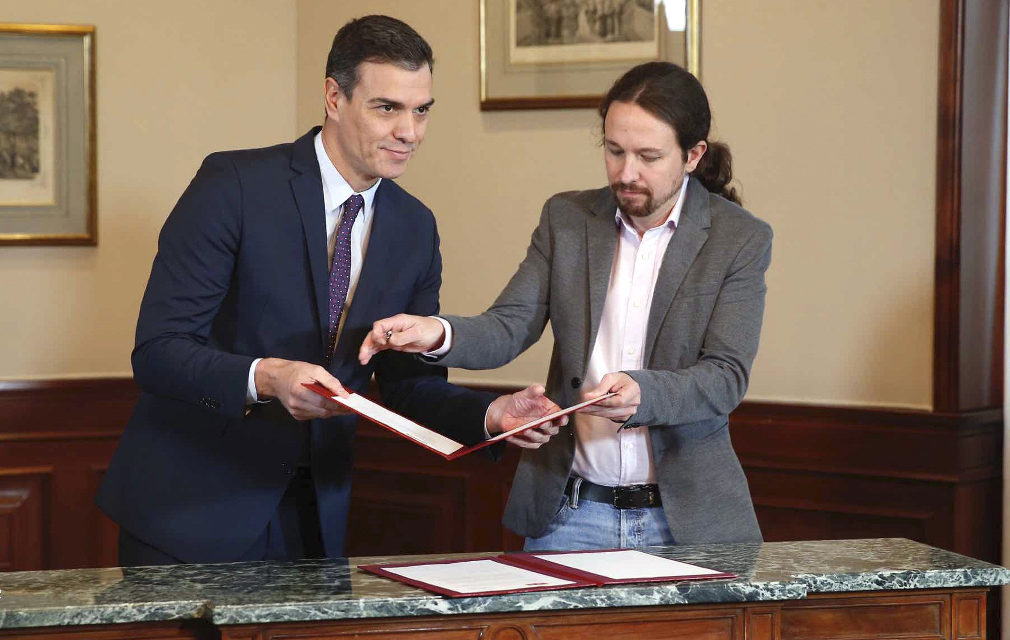 El pacto de gobierno PSOE-Podemos prevé "abordar el conflicto político catalán"