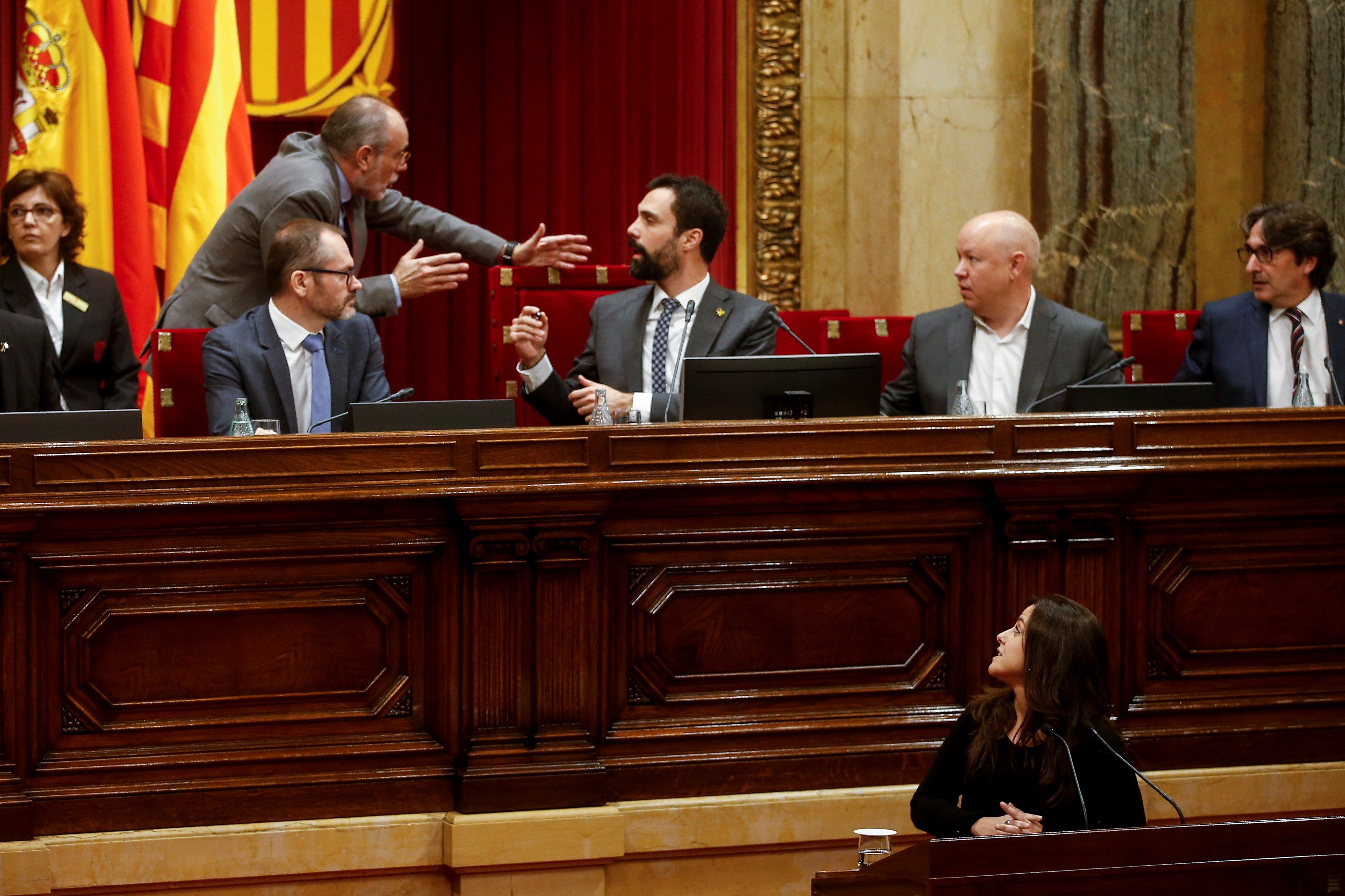 El Parlament evita desobedecer y no publicará la moción de la CUP suspendida por el TC