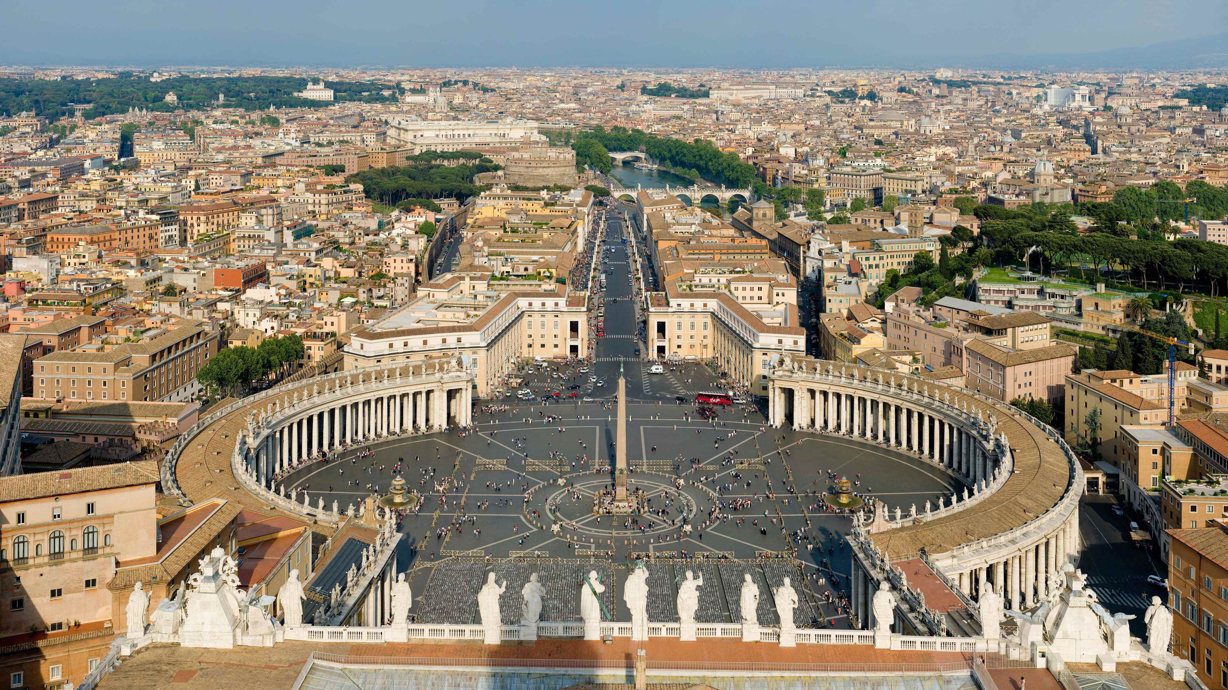 Dimite un alto cargo del Vaticano, acusado de abusar de una monja