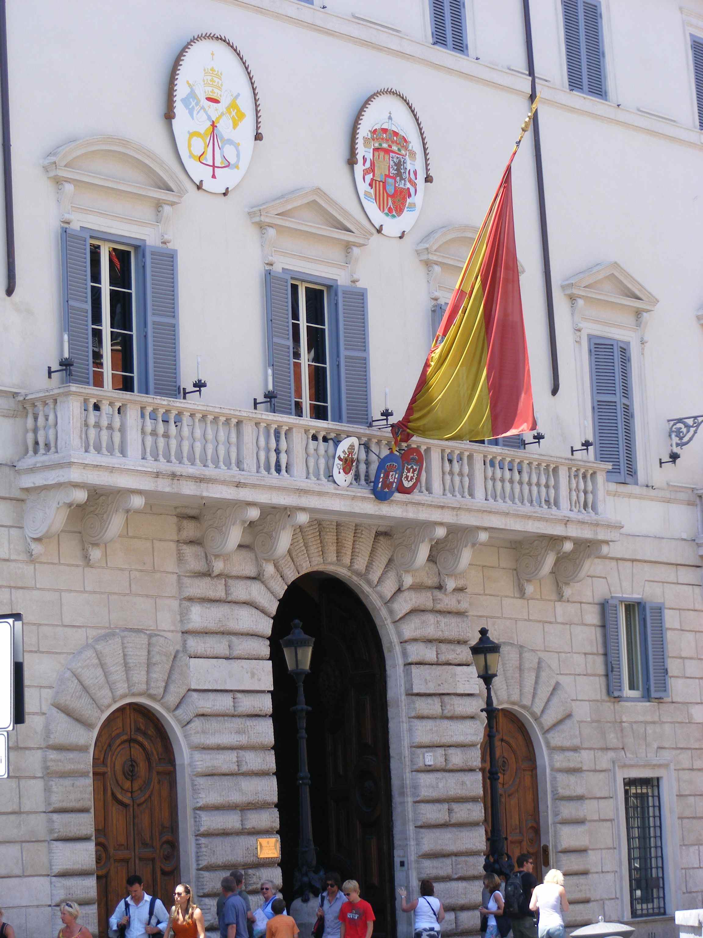 La catifa (no voladora) de 40.000 euros per a l’ambaixada al Vaticà