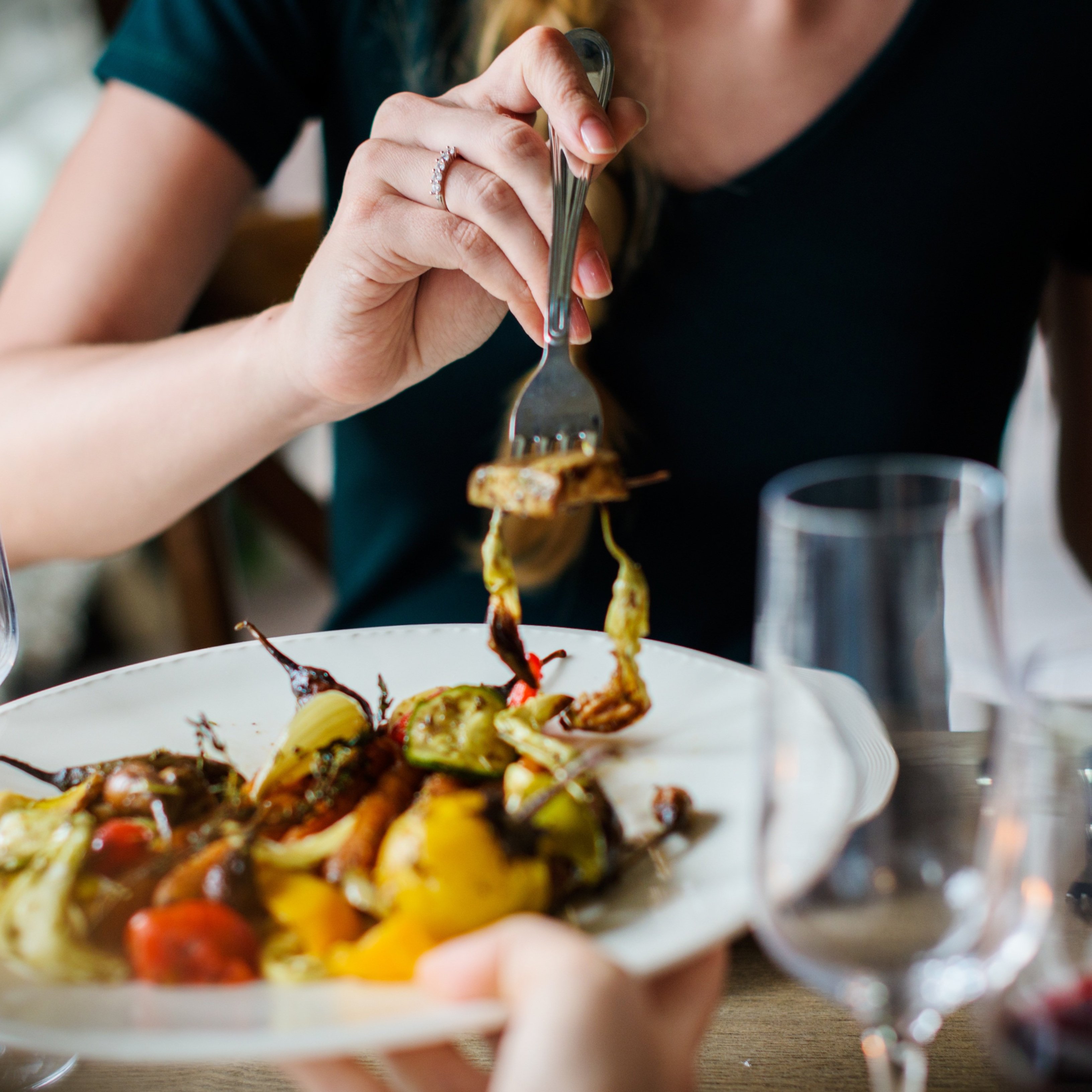 Ingerir més calories de nit empitjora la salut del cor en les dones