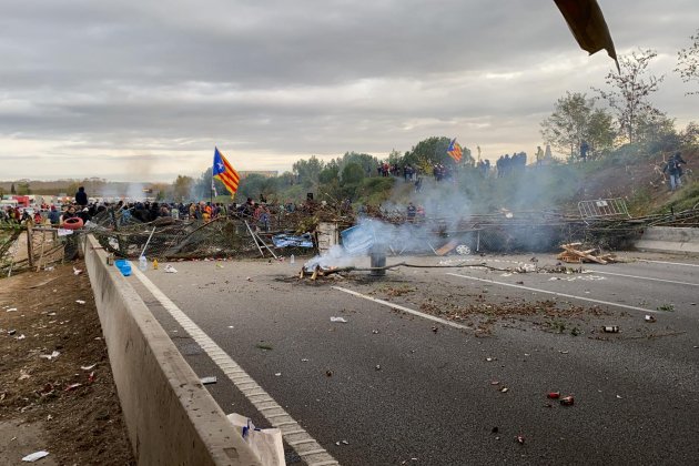 tsunami democrático corte|trozo ap-7 barricada Adrià Rovira