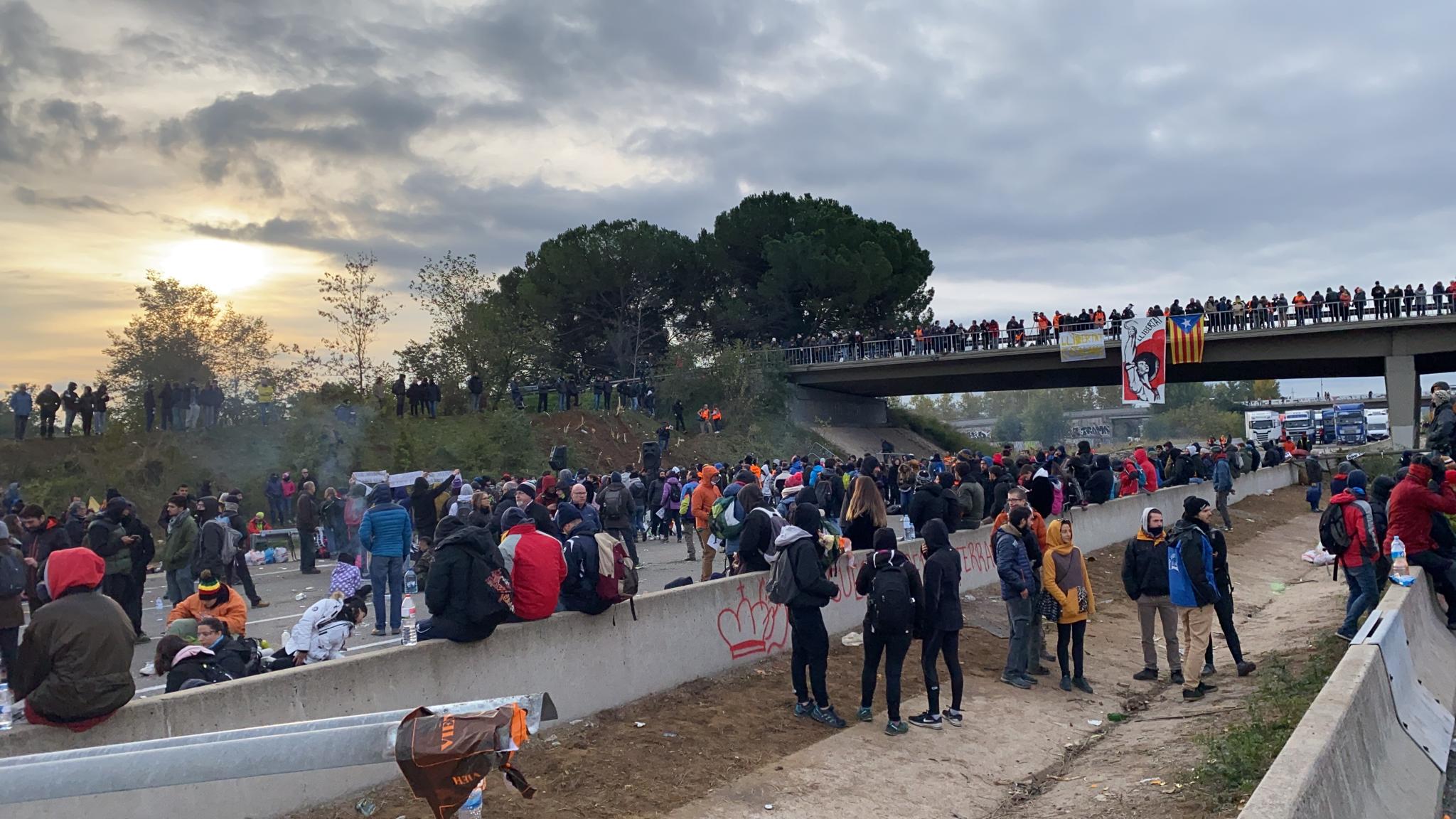 Colectivos españoles del transporte denuncian los cortes de via en Catalunya a Fiscalia